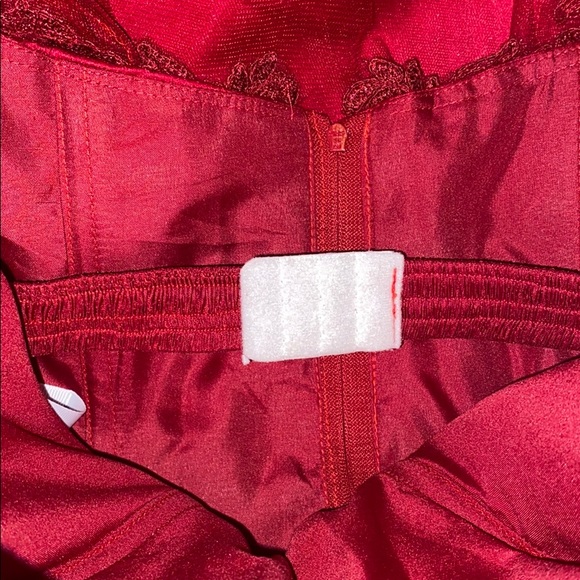 Formal Mermaid Dress in Deep Red size 10 but is more like 8 - Picture 8 of 9